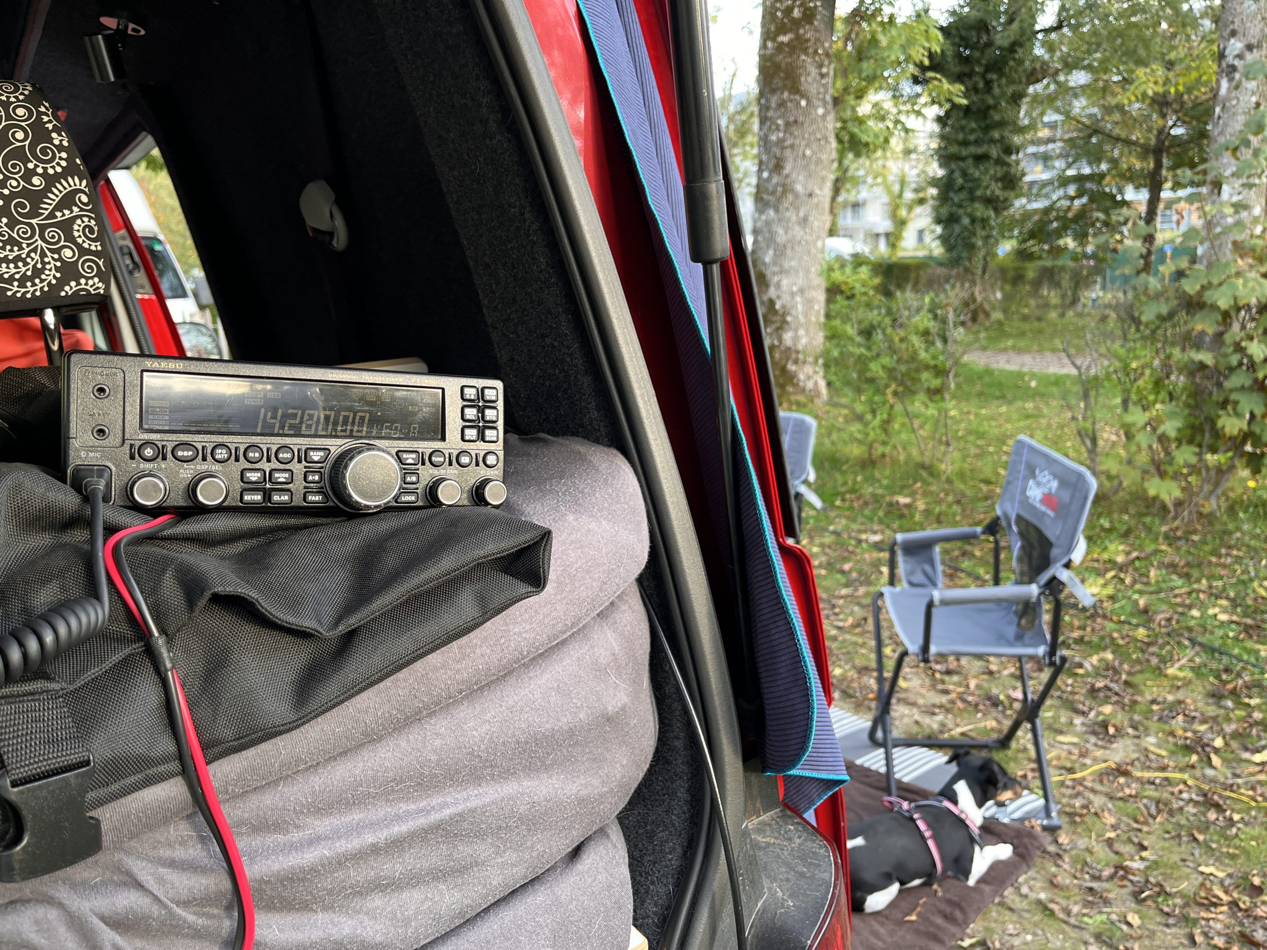 Grüße vom Bulli aus Frankreich: Funkkontakt vom Urlaubs-QRV!